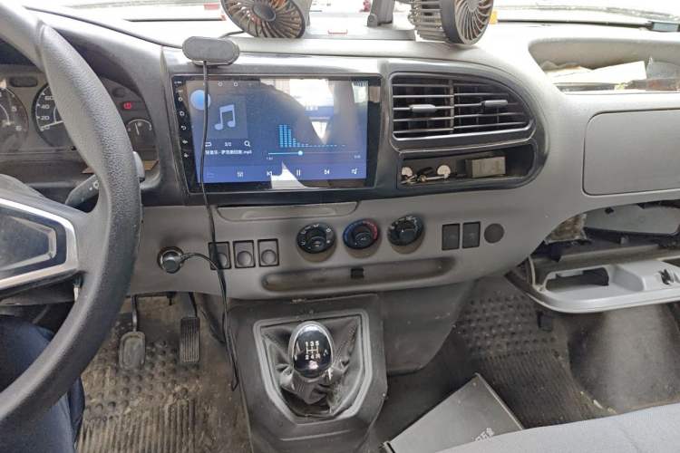 Used JMC Transit 2017 2.8T Commercial Version Long Wheelbase Mid-Roof 6/7/8-Seater JX493 Audio And AC Panel