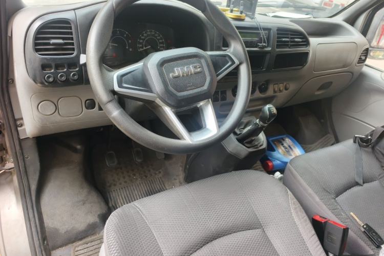 Used JMC Transit 2017 2.8T Commercial Version Short Wheelbase Low-Roof 6/7/8-Seater JX493 Center Console