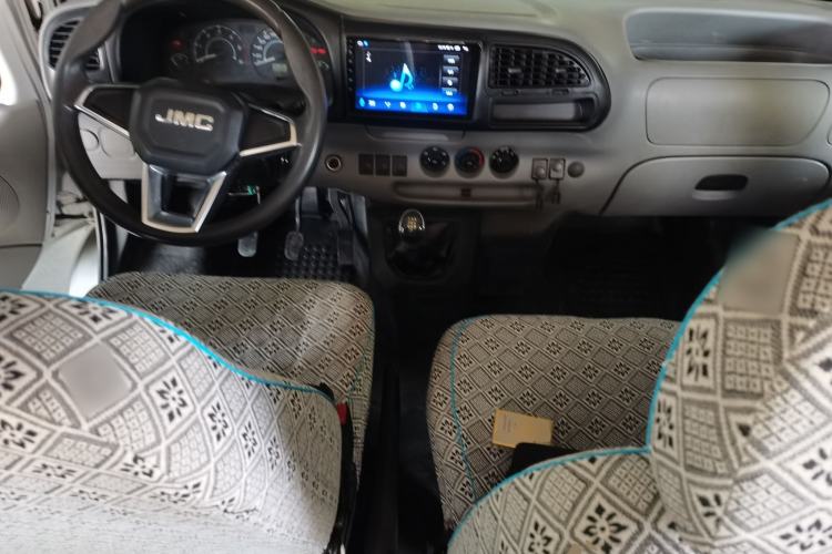 Used JMC Transit 2017 2.8T Commercial Version Short Wheelbase Mid-Roof 6/7/8-Seater JX493 Center Console