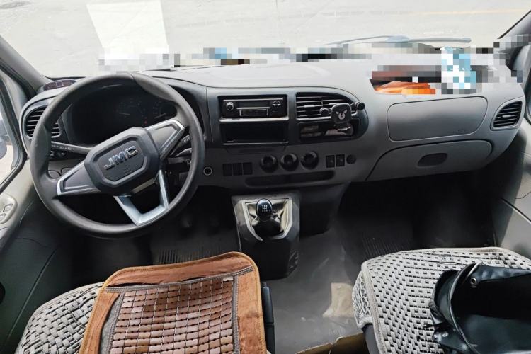 Used JMC Transit 2017 2.8T Commercial Version Short Wheelbase Mid-Roof 6/7/8-Seater JX493 Center Console