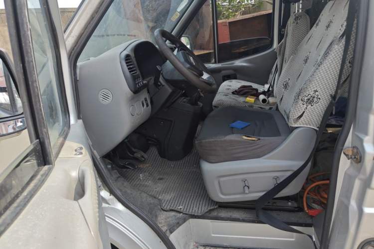 Used JMC Transit 2017 2.8T Commercial Version Short Wheelbase Mid-Roof 6/7/8-Seater JX493 Driver Seat