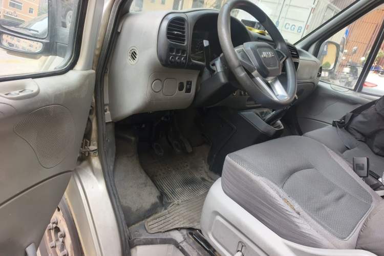 Used JMC Transit 2017 2.8T Commercial Version Short Wheelbase Low-Roof 6/7/8-Seater JX493 Driver Seat