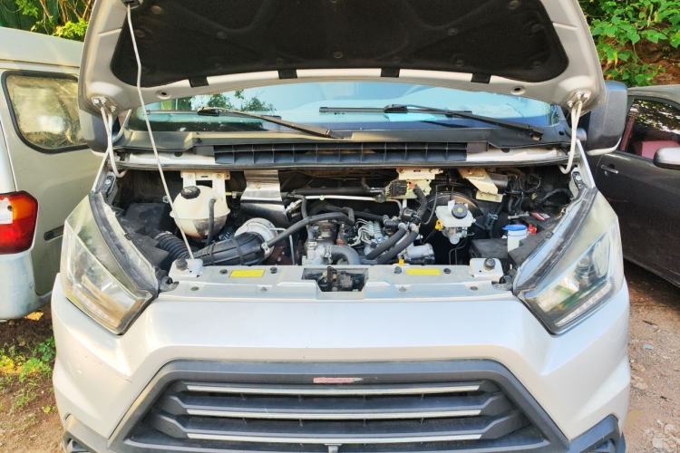 Used JMC Transit 2017 2.8T Commercial Version Short Wheelbase Low-Roof 6/7/8-Seater JX493 Engine Bay