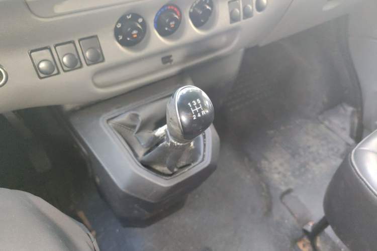 Used JMC Transit 2017 2.8T Commercial Version Short Wheelbase Low-Roof 6/7/8-Seater JX493 Gear Lever
