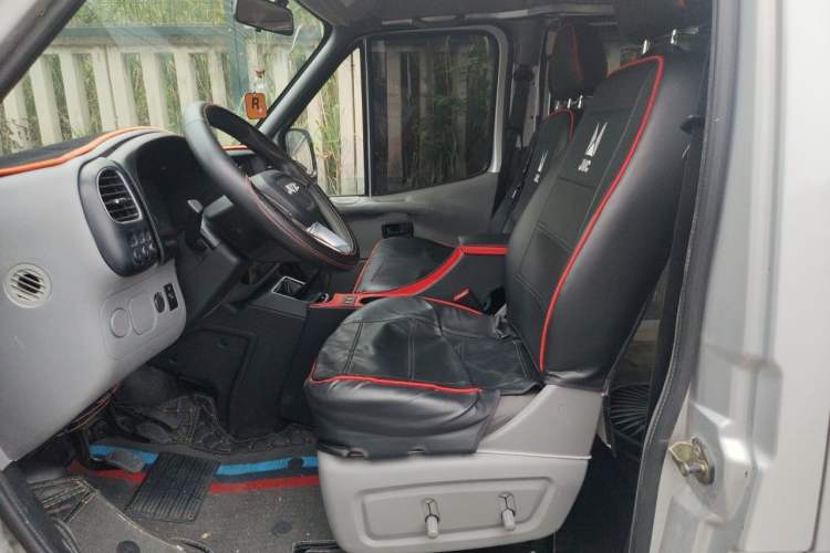 Used JMC Transit 2017 2.8T Commercial Version Short Wheelbase Mid-Roof 6/7/8-Seater JX493 Left Front Seat
