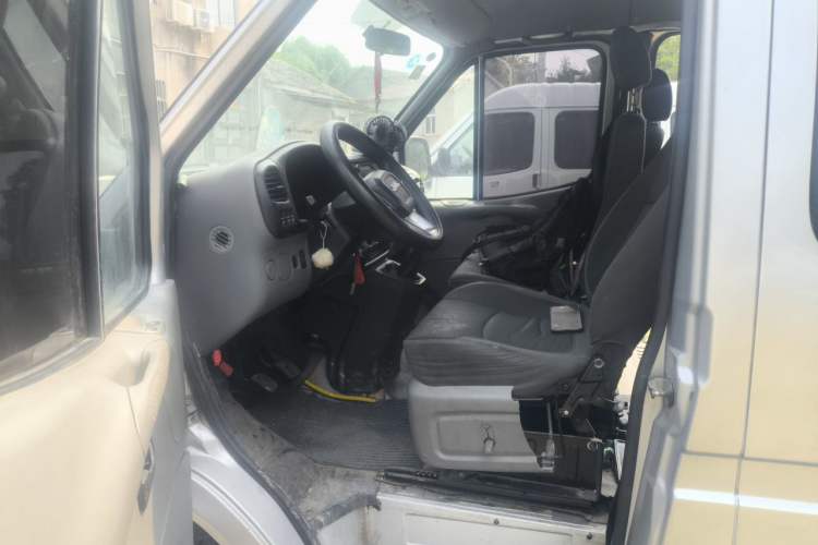 Used JMC Transit 2017 2.8T Commercial Version Short Wheelbase Mid-Roof 6/7/8-Seater JX493 Left Front Seat