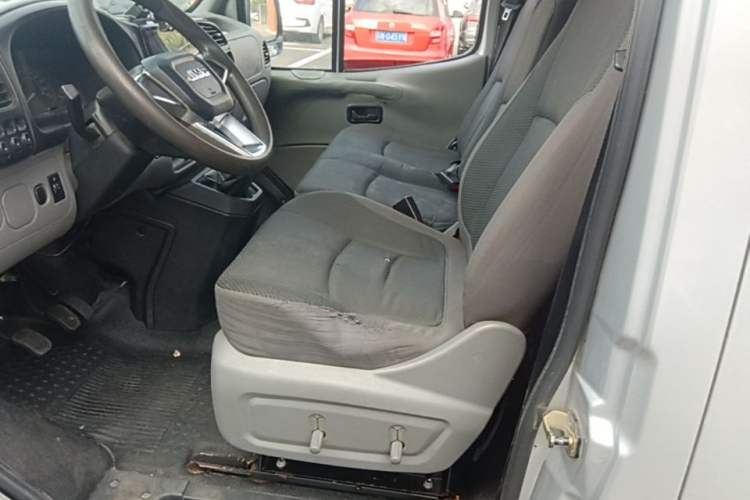 Used JMC Transit 2017 2.8T Commercial Version Short Wheelbase Mid-Roof 6/7/8-Seater JX493 Left Front Seat