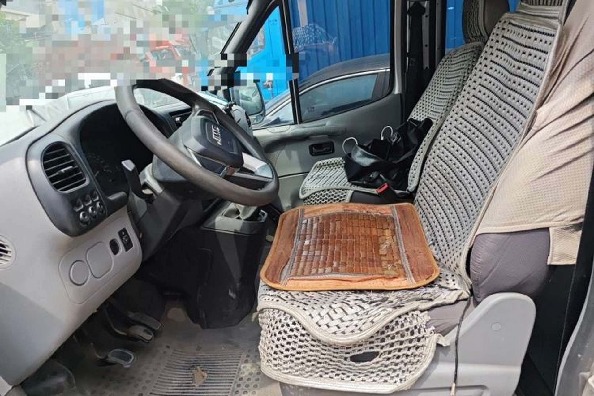Used JMC Transit 2017 2.8T Commercial Version Short Wheelbase Mid-Roof 6/7/8-Seater JX493 Left Front Seat