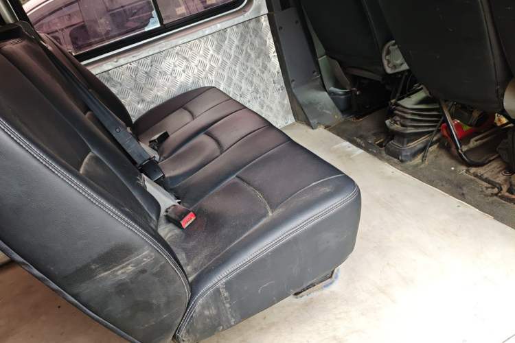Used JMC Transit 2017 2.8T Commercial Version Short Wheelbase Mid-Roof 6/7/8-Seater JX493 Left Rear Seat