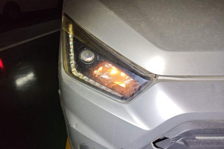 Used JMC Transit 2017 2.8T Commercial Version Long Wheelbase Mid-Roof 6/7/8-Seater JX493 Right Front Headlight