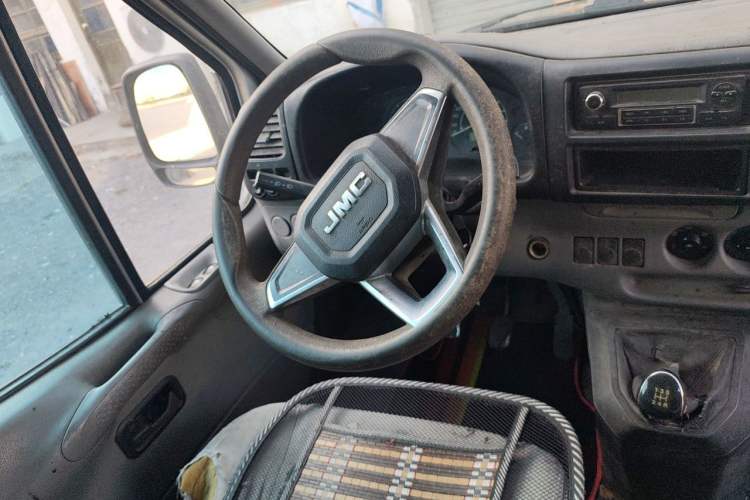 Used JMC Transit 2017 2.8T Commercial Version Long Wheelbase Mid-Roof 6/7/8-Seater JX493 Steering Wheel