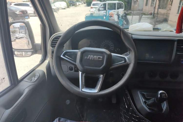 Used JMC Transit 2017 2.8T Commercial Version Short Wheelbase Mid-Roof 6/7/8-Seater JX493 Steering Wheel