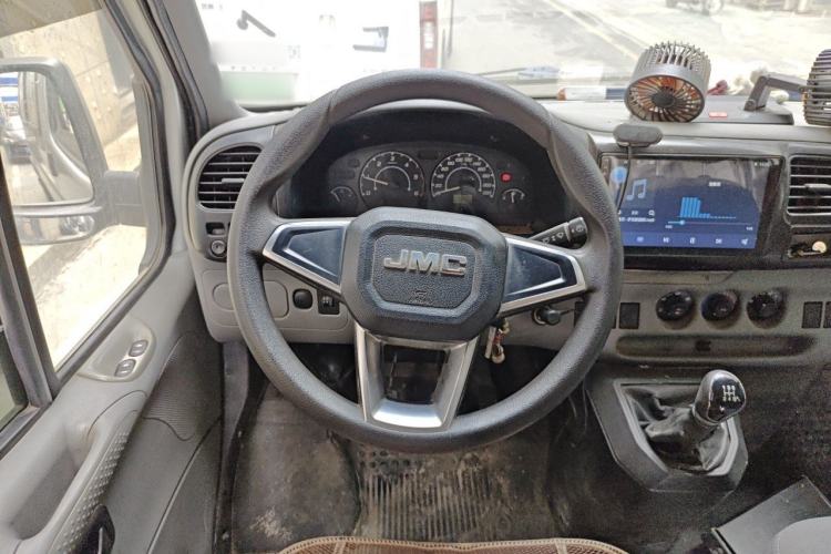Used JMC Transit 2017 2.8T Commercial Version Long Wheelbase Mid-Roof 6/7/8-Seater JX493 Steering Wheel