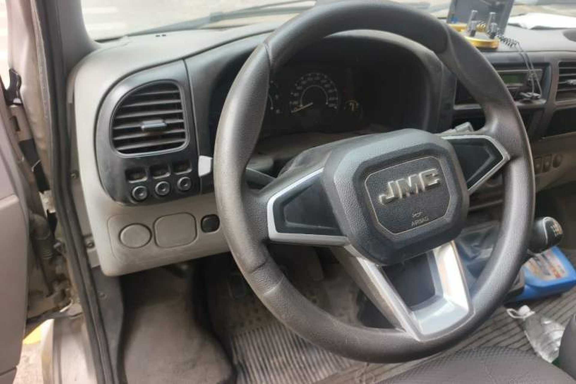 Used JMC Transit 2017 2.8T Commercial Version Short Wheelbase Low-Roof 6/7/8-Seater JX493 Steering Wheel
