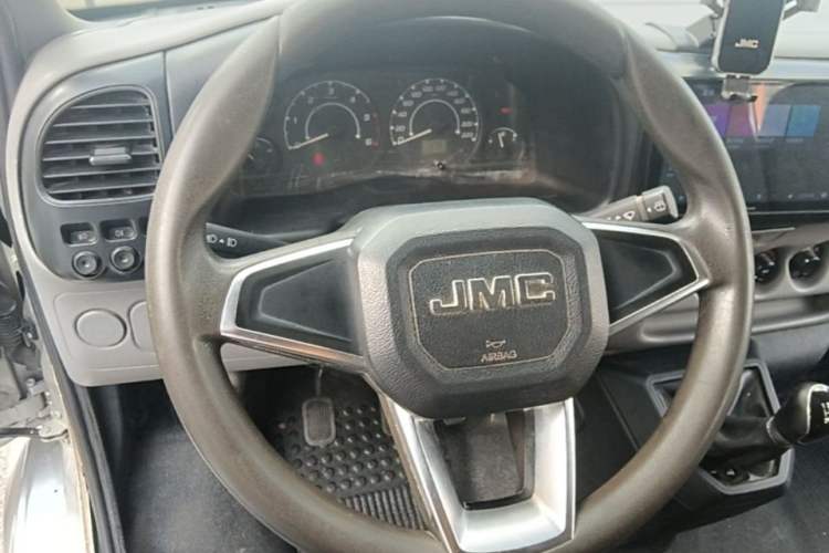 Used JMC Transit 2017 2.8T Commercial Version Short Wheelbase Mid-Roof 6/7/8-Seater JX493 Steering Wheel