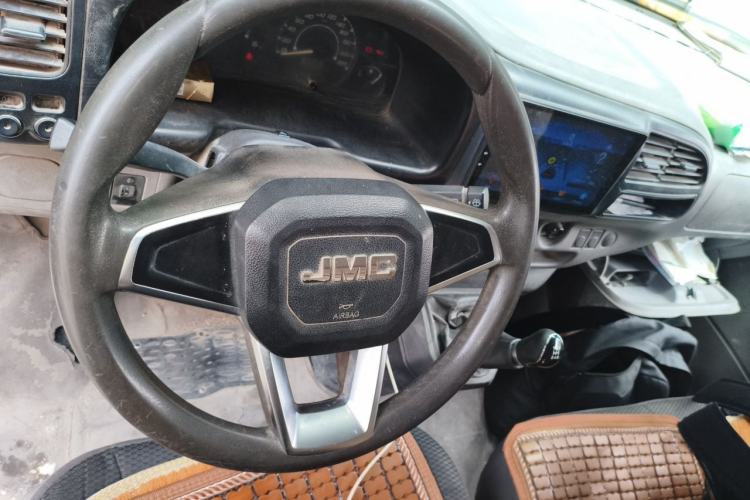 Used JMC Transit 2017 2.8T Commercial Version Short Wheelbase Low-Roof 6/7/8-Seater JX493 Steering Wheel