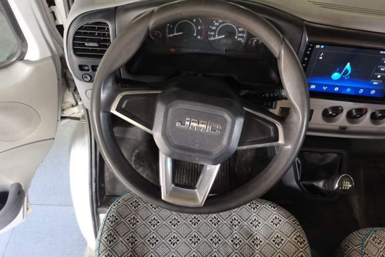 Used JMC Transit 2017 2.8T Commercial Version Short Wheelbase Mid-Roof 6/7/8-Seater JX493 Steering Wheel