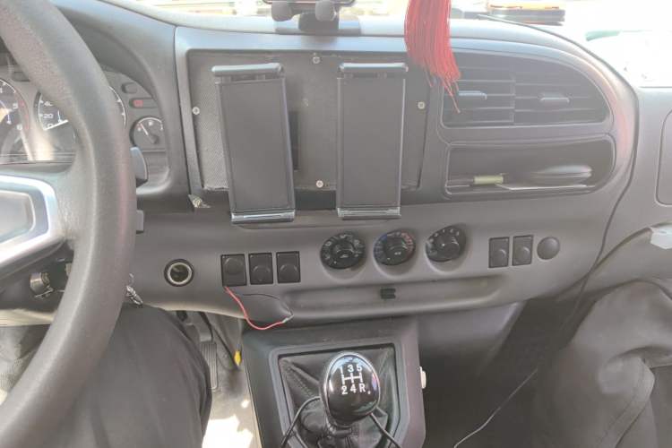 Used JMC Transit 2017 2.8T Commercial Version Short Wheelbase Mid-Roof 6/7/8-Seater JX493 Audio And AC Panel