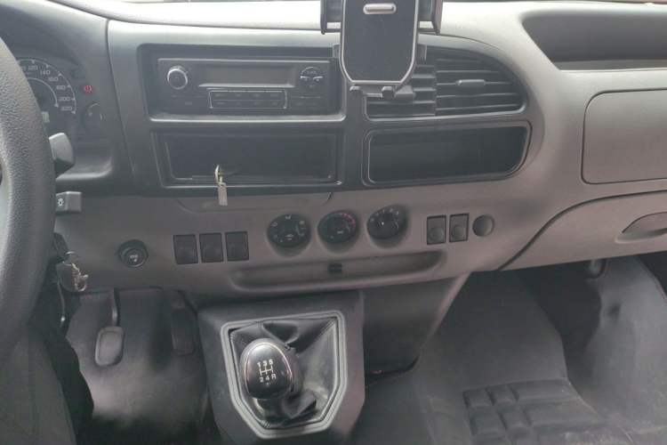 Used JMC Transit 2017 2.8T Commercial Version Long Wheelbase Mid-Roof 6/7/8-Seater JX493 Audio And AC Panel