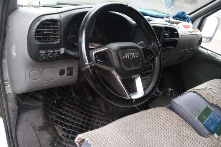 Used JMC Transit 2017 2.8T Commercial Version Short Wheelbase Mid-Roof 6/7/8-Seater JX493 Center Console