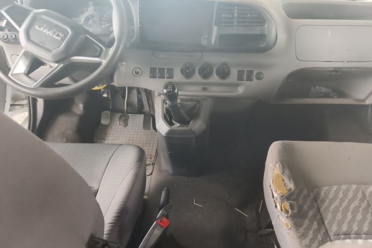 Used JMC Transit 2017 2.8T Commercial Version Long Wheelbase Mid-Roof 6/7/8-Seater JX493 Center Console