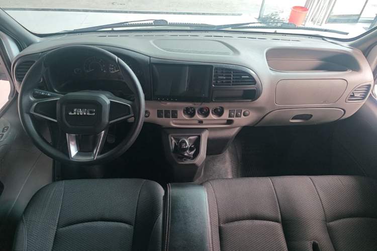 Used JMC Transit 2017 2.8T Commercial Version Short Wheelbase Mid-Roof 6/7/8-Seater JX493 Center Console