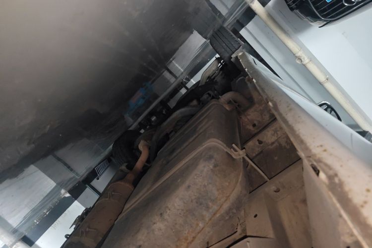 Used JMC Transit 2017 2.8T Commercial Version Short Wheelbase Mid-Roof 6/7/8-Seater JX493 Chassis Rear Left