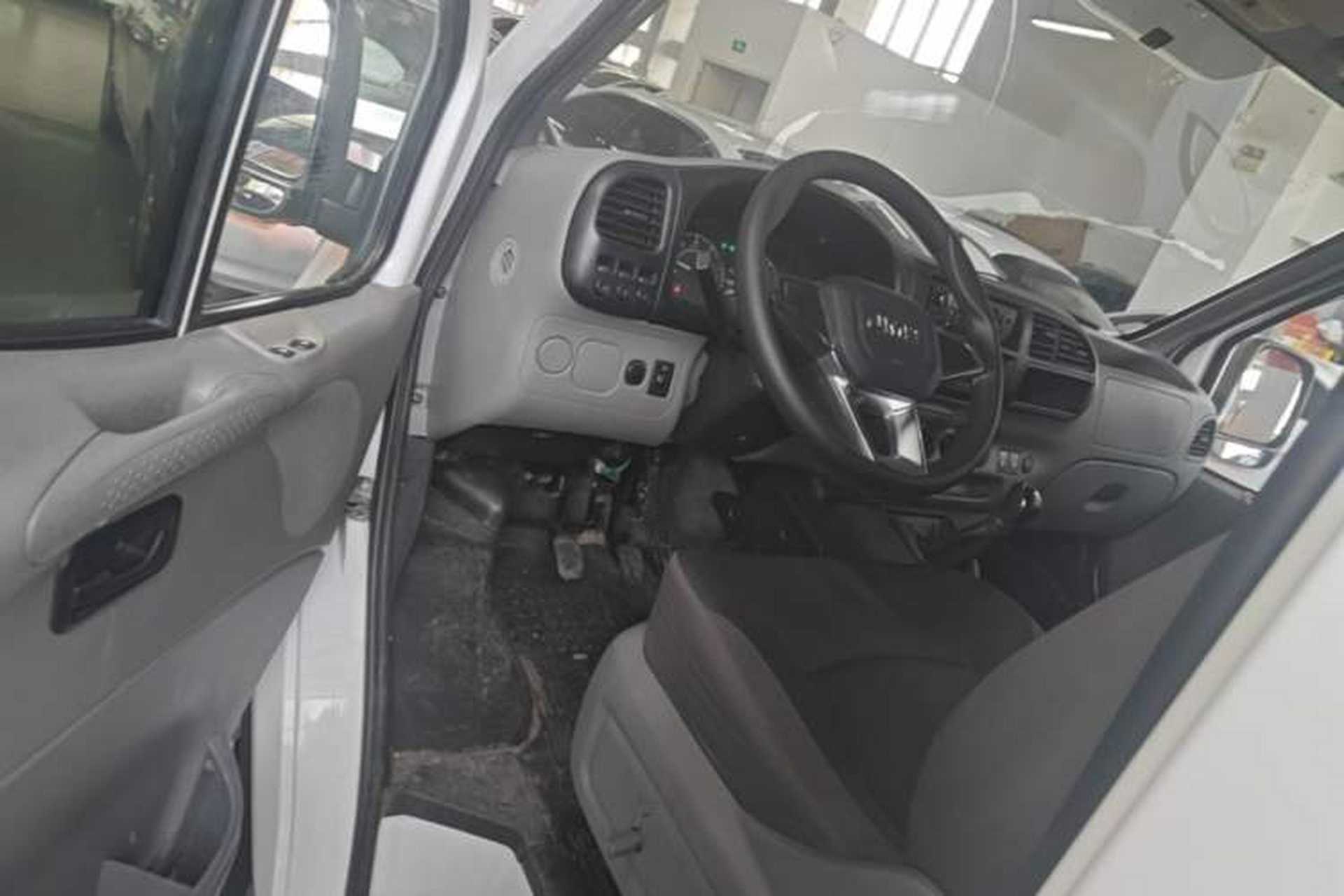 Used JMC Transit 2017 2.8T Commercial Version Short Wheelbase Mid-Roof 6/7/8-Seater JX493 Driver Seat
