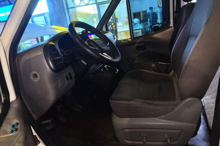 Used JMC Transit 2017 2.8T Commercial Version Long Wheelbase Mid-Roof 6/7/8-Seater JX493 Driver Seat