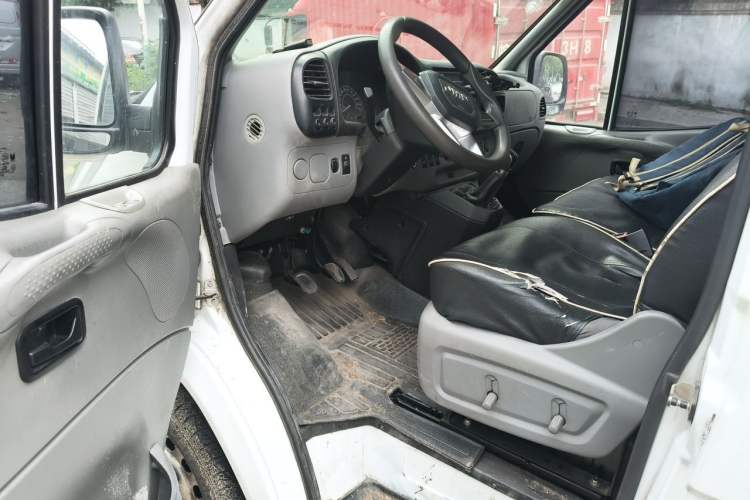 Used JMC Transit 2017 2.8T Commercial Version Short Wheelbase Mid-Roof 6/7/8-Seater JX493 Driver Seat