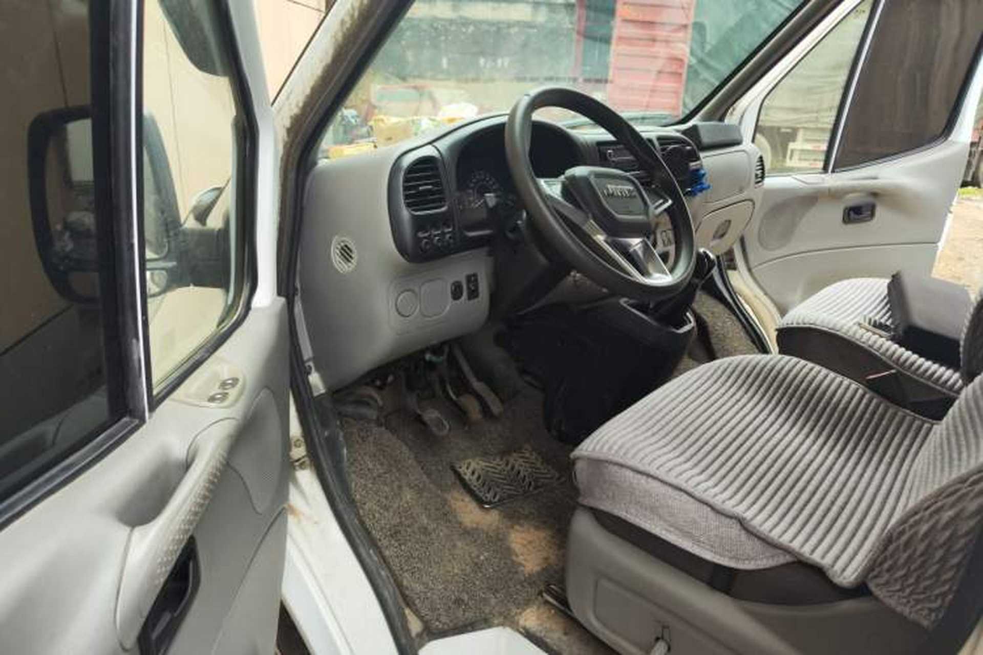 Used JMC Transit 2017 2.8T Business-Grade Short Wheelbase Mid-Roof 11/12-Seater JX493 Driver Seat