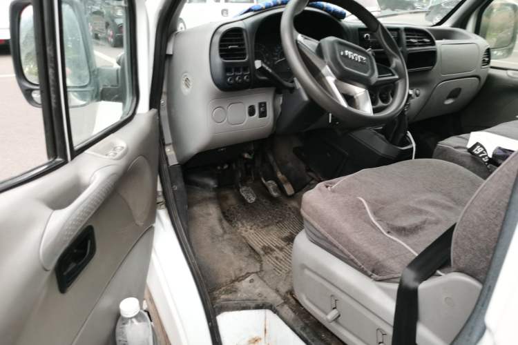 Used JMC Transit 2017 2.8T Commercial Version Long Wheelbase Mid-Roof 3-Seater JX493 Driver Seat