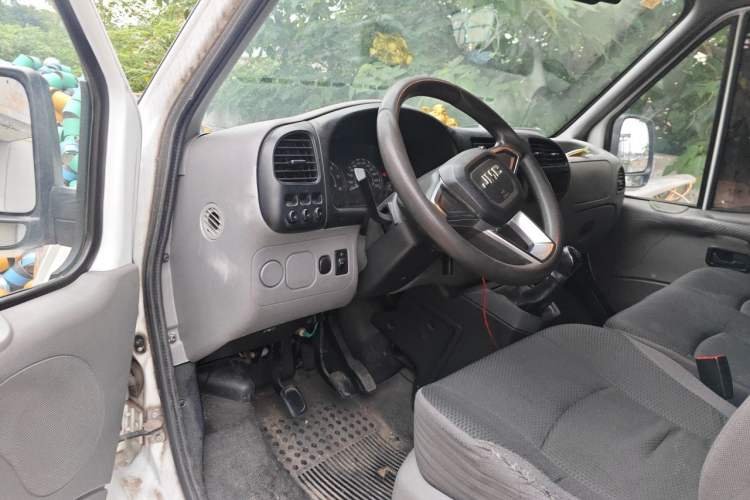 Used JMC Transit 2017 2.8T Commercial Version Short Wheelbase Mid-Roof 6/7/8-Seater JX493 Driver Seat