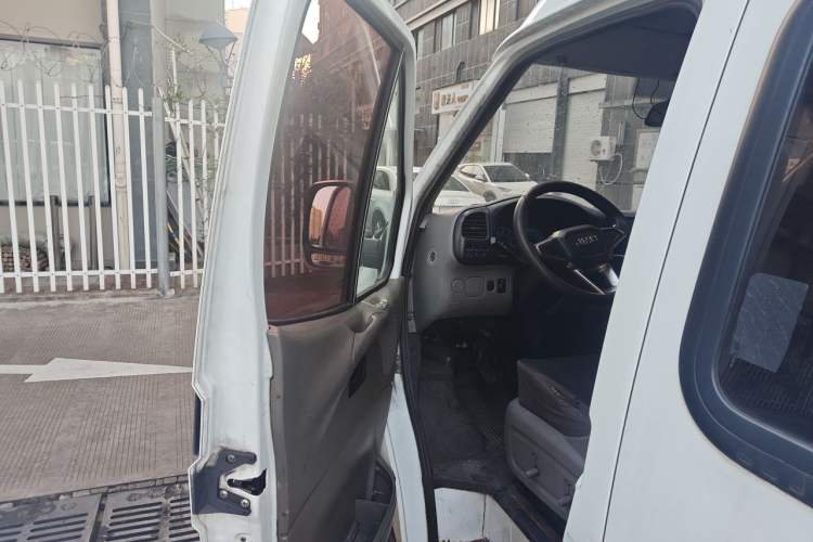 Used JMC Transit 2017 2.8T Commercial Version Short Wheelbase Mid-Roof 6/7/8-Seater JX493 Driver Seat