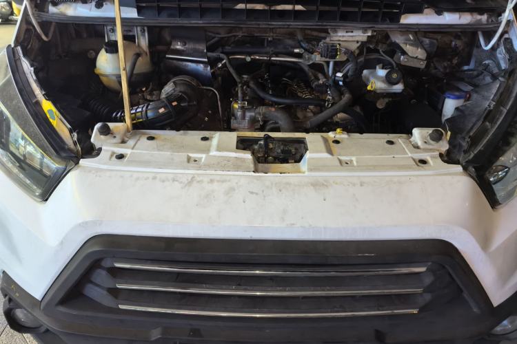 Used JMC Transit 2017 2.8T Commercial Version Long Wheelbase Mid-Roof 6/7/8-Seater JX493 Engine Bay