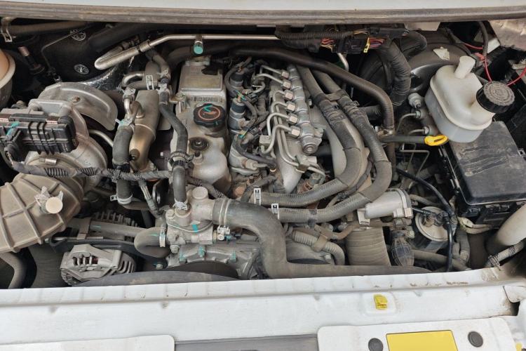 Used JMC Transit 2017 2.8T Commercial Version Short Wheelbase Mid-Roof 6/7/8-Seater JX493 Engine Bay