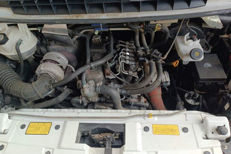 Used JMC Transit 2017 2.8T Commercial Version Long Wheelbase Mid-Roof 6/7/8-Seater JX493 Engine Bay