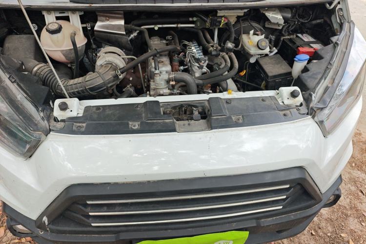 Used JMC Transit 2017 2.8T Commercial Version Short Wheelbase Mid-Roof 6/7/8-Seater JX493 Engine Bay
