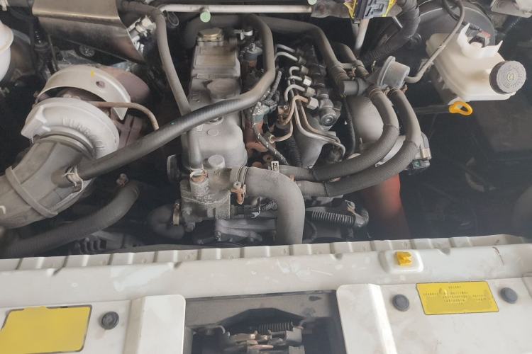 Used JMC Transit 2017 2.8T Commercial Version Long Wheelbase Mid-Roof 6/7/8-Seater JX493 Engine Bay