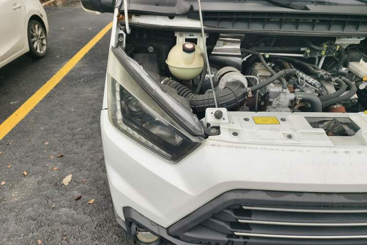 Used JMC Transit 2017 2.8T Commercial Version Short Wheelbase Mid-Roof 6/7/8-Seater JX493 Engine Bay Right