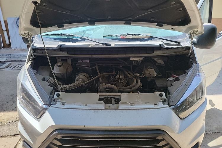 Used JMC Transit 2017 2.8T Commercial Version Short Wheelbase Mid-Roof 6/7/8-Seater JX493 Engine Bay