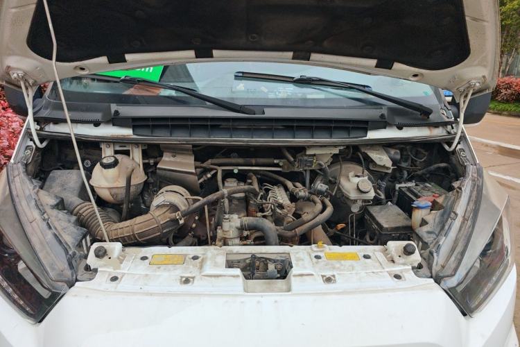 Used JMC Transit 2017 2.8T Commercial Version Short Wheelbase Mid-Roof 6/7/8-Seater JX493 Engine Bay