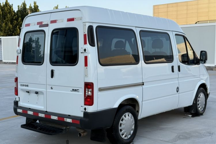 Used JMC Transit 2017 2.8T Commercial Version Short Wheelbase Mid-Roof 6/7/8-Seater JX493 Exterior 3