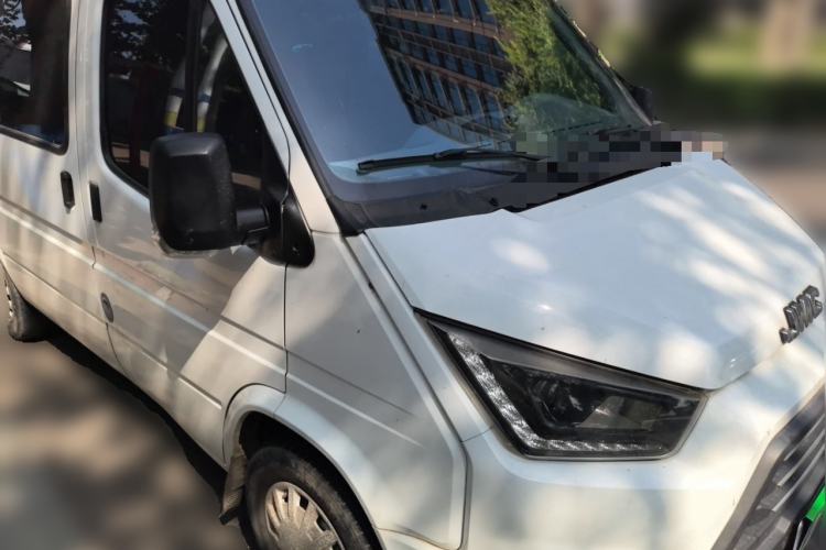 Used JMC Transit 2017 2.8T Commercial Version Short Wheelbase Mid-Roof 6/7/8-Seater JX493 Front Right 45 Deg