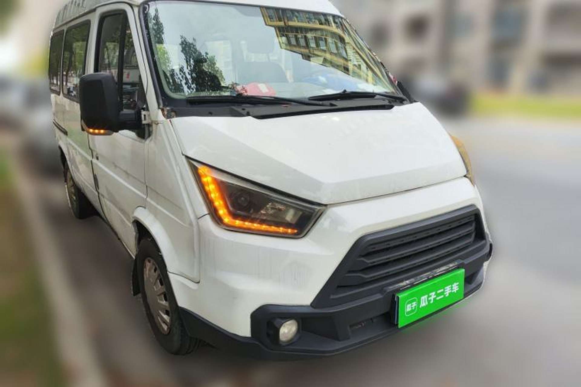 Used JMC Transit 2017 2.8T Commercial Version Short Wheelbase Mid-Roof 6/7/8-Seater JX493 Front Right 45 Deg