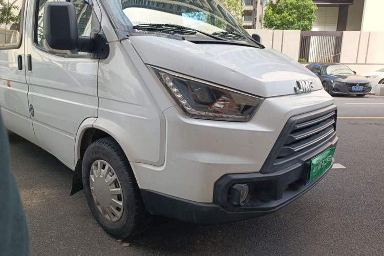Used JMC Transit 2017 2.8T Commercial Version Long Wheelbase Mid-Roof 6/7/8-Seater JX493 Front Right 45 Deg
