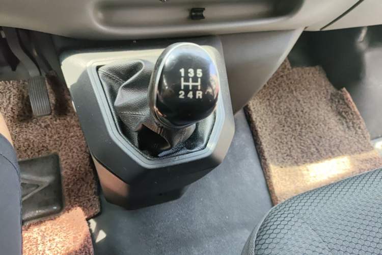 Used JMC Transit 2017 2.8T Commercial Version Short Wheelbase Mid-Roof 6/7/8-Seater JX493 Gear Lever