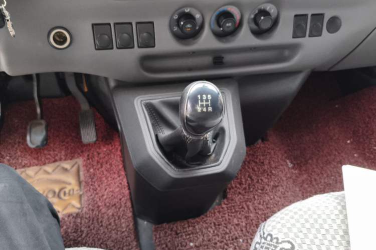 Used JMC Transit 2017 2.8T Commercial Version Short Wheelbase Mid-Roof 6/7/8-Seater JX493 Gear Lever