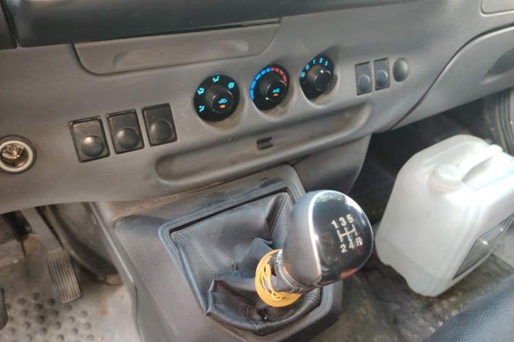 Used JMC Transit 2017 2.8T Commercial Version Short Wheelbase Mid-Roof 6/7/8-Seater JX493 Gear Lever