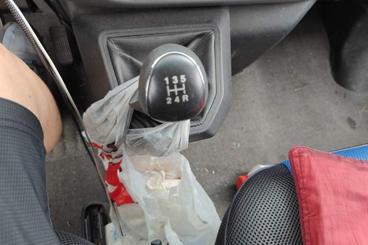 Used JMC Transit 2017 2.8T Commercial Version Short Wheelbase Mid-Roof 6/7/8-Seater JX493 Gear Lever